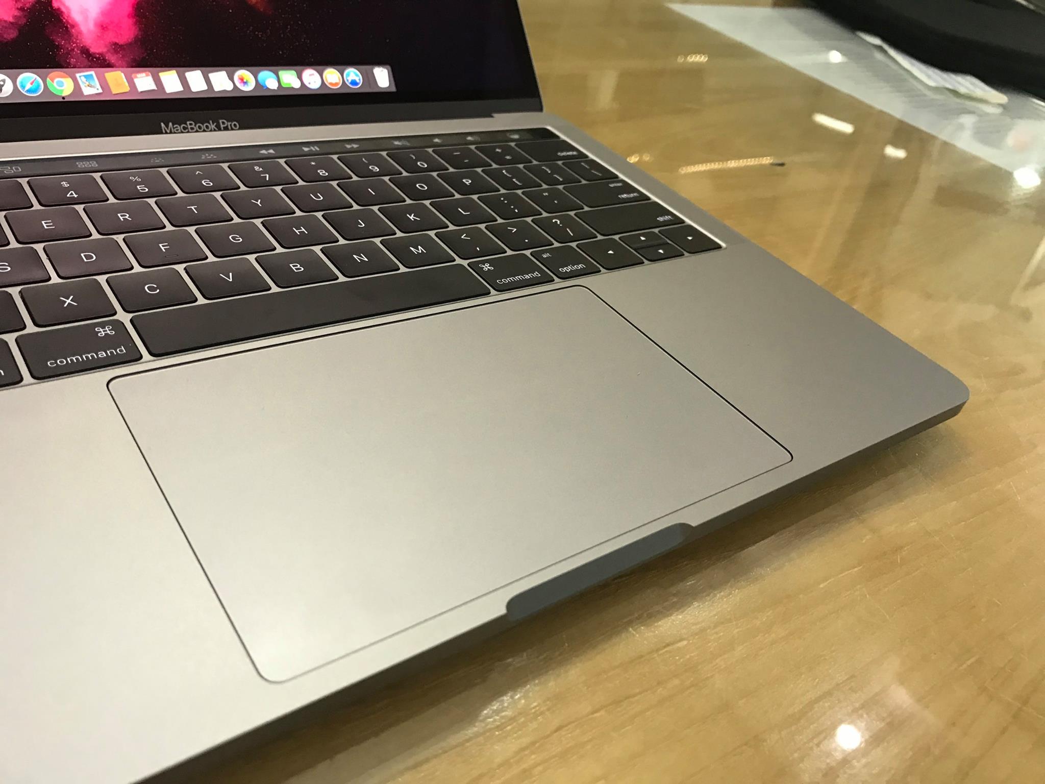 MacBook Pro 13in Touch Bar MNQF2-66.jpg